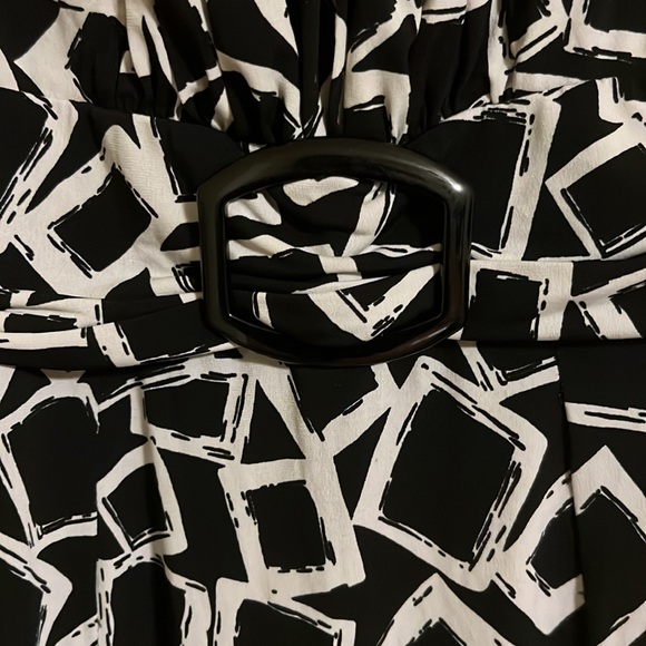 Julian Taylor short sleeve dress for women. Size 10 - Picture 2 of 5